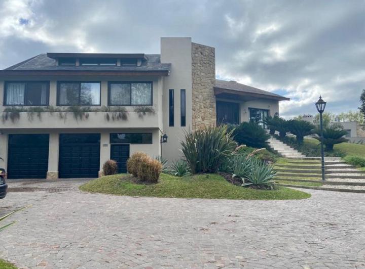 Excelente casa de gran categoría en Venta. 1