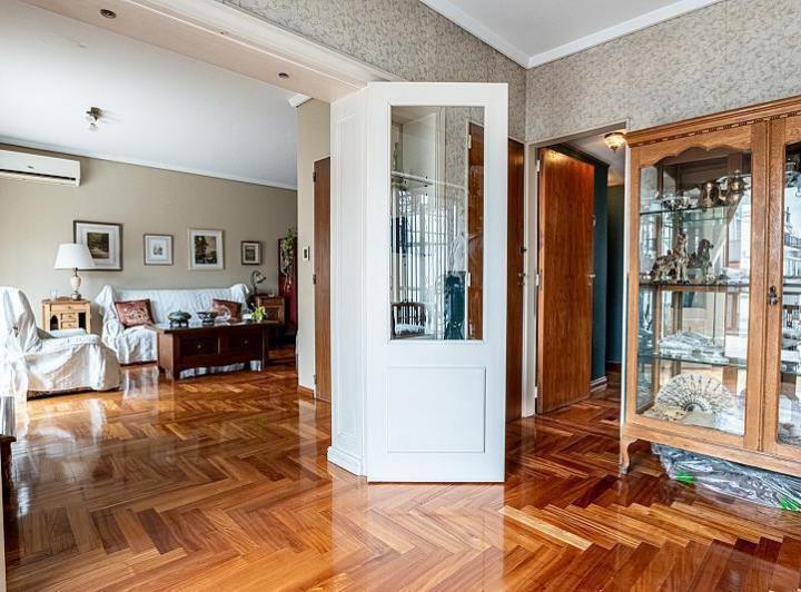 Venta Departamento 5 ambientes Piso Amplio con balcón terraza Cochera Parque Rivadavia Caballito 3