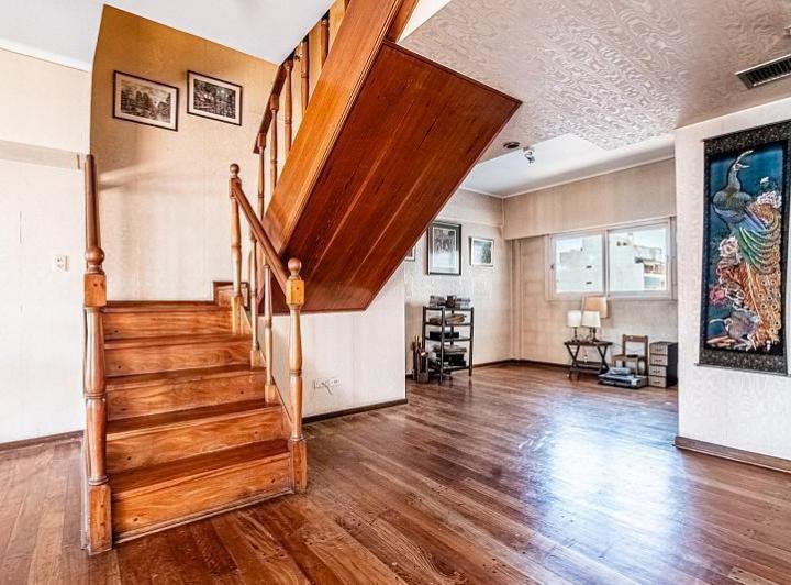 Venta Departamento 4 ambientes Dúplex Cochera Baulera Caballito 5