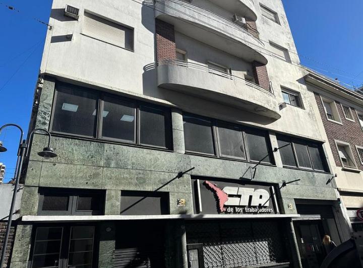 Oficina Estratégica en Constitución — 248?m² Funcionales con Patio Interno y Gran Conectividad