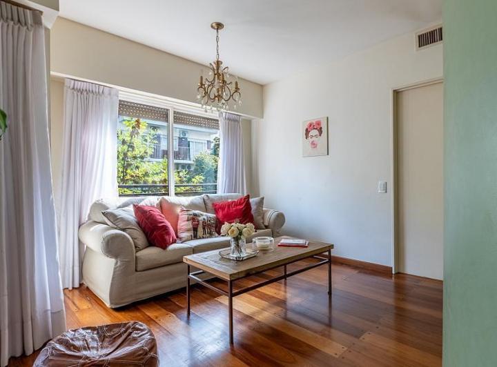 Venta Departamento 4 ambientes Piso Amplio Luminoso Balcones Cochera Flores 2