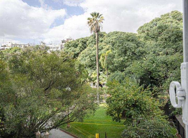 RETASADO Vista a Plaza Vicente López  Reciclado 5 ambientes  Recoleta 4