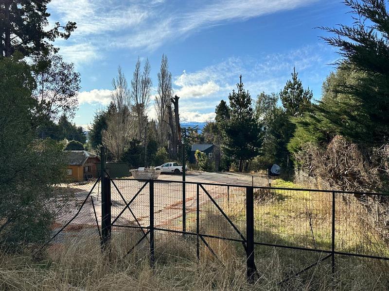 Unico Lote 1460m2 sobre Av. Bustillo, B.La Cascada a metros del Lago N.Huapi, ideal Ph/hotel/cabañas