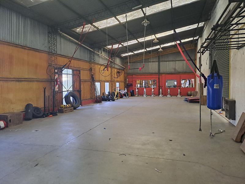 Foto de Alquiler depósito Flo. Varela 2500 m2, buena ubicación, acceso y, imagen 3