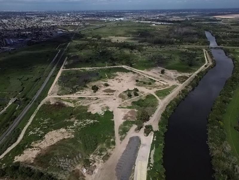 Parque Ind- Log a 900 mt de Panamericana altura Calle Uruguay (S. Isidro) Frente Carrefour Soleil