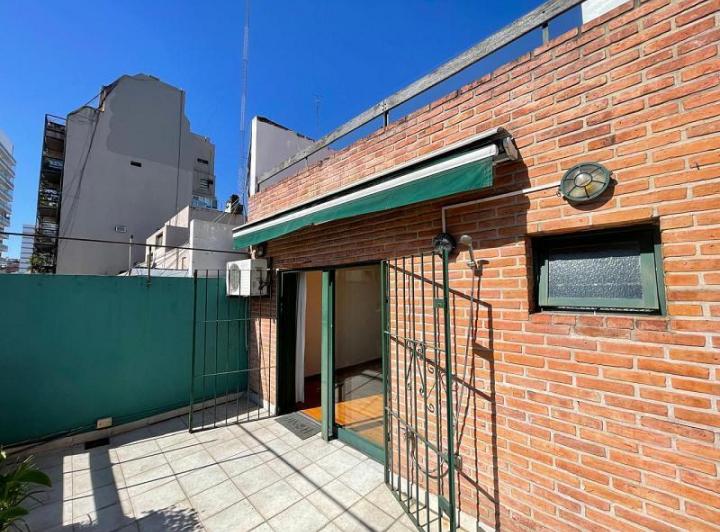Departamento 3 ambientes Luminoso Terraza parrila Cochera fija frente Buen estado en Colegiales 2
