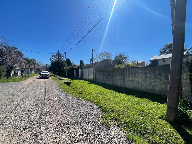 Terreno en venta con construccion a demoler o refaccionar.