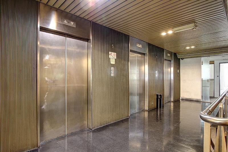 Foto de Oficina de 215 m2 en el centro. Vista abierta, buen estado, imagen 5