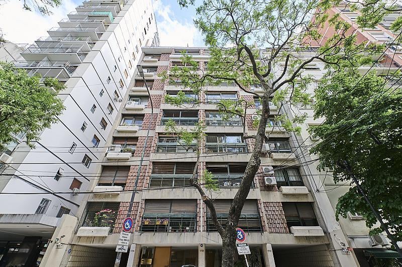 Excelente departamento en venta, de época, zona Botánico.