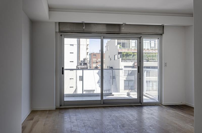 Dos cocheras - Seg 24 hs. - Piso alto - balcón aterrazado - Vista verde a Parque Las Heras