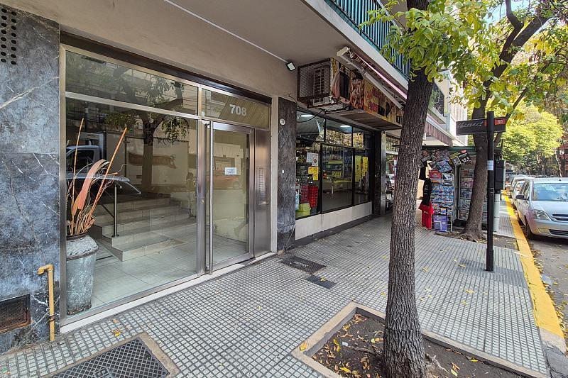 Venta Departamento 4 ambientes Al frente Balcón Caballito