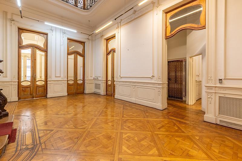 Foto de Edificio en Block publico o institucional Muy buen estado de categoría, imagen 2