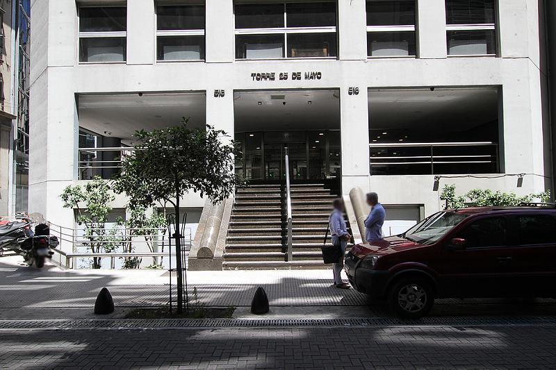 Oficina en alquiler en Microcentro. Piso completo de 210 M2. Dos (2) cocheras