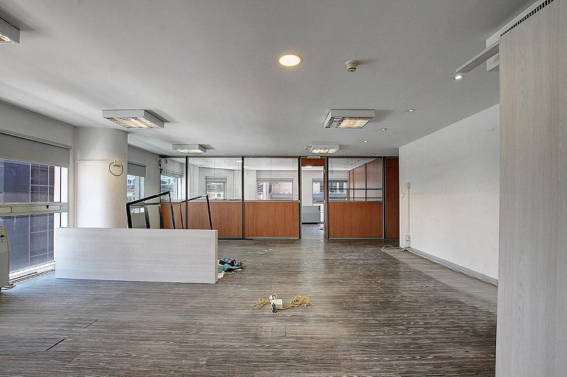 Oficina en alquiler en Microcentro. Piso completo de 210 M2. Dos (2) cocheras