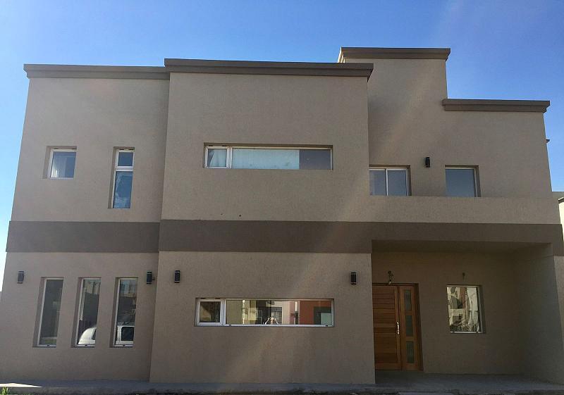 Casa de 5 ambientes en complejo Casuarinas Premium, Canning. A 3oo mts de la Ruta 58 Km 9.