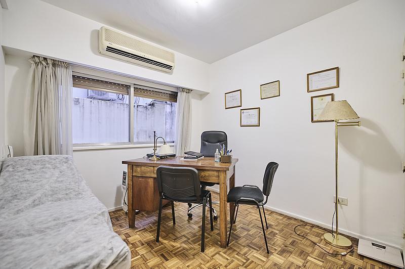 Departamento 2 ambientes Buen estado Apto profesional Bajas expensas con patio en Recoleta