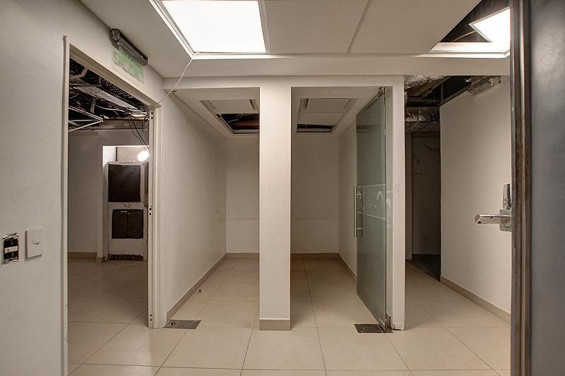 Foto de Excelente Edificio Corporativo de Local mas Oficinas con grán Boveda en, imagen 3