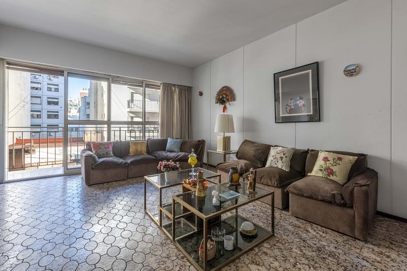 Venta Departamento 4 ambientes con dependencias Piso Balcón Cochera Baulera Caballito