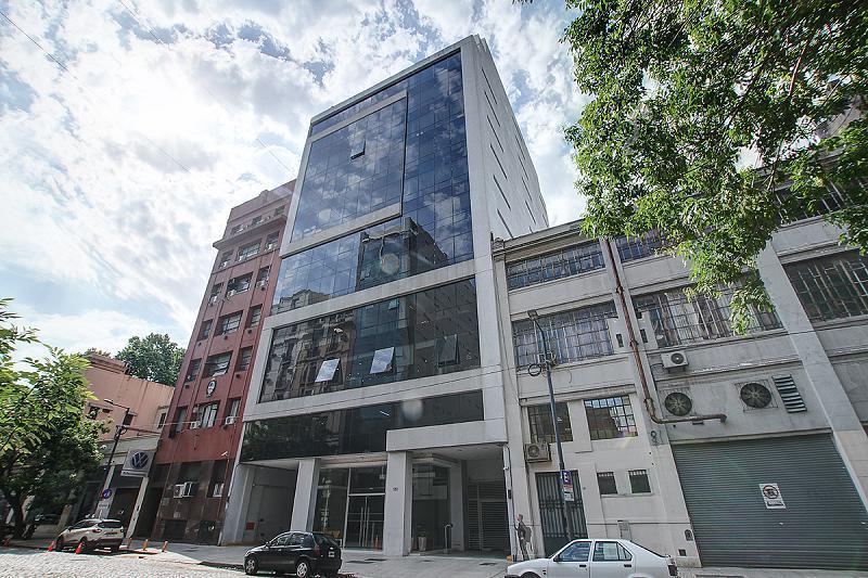 Oficina en Alquiler. 200M2 con posibilidad de 400M2 en el mismo piso. Planta libre. Cochecheras