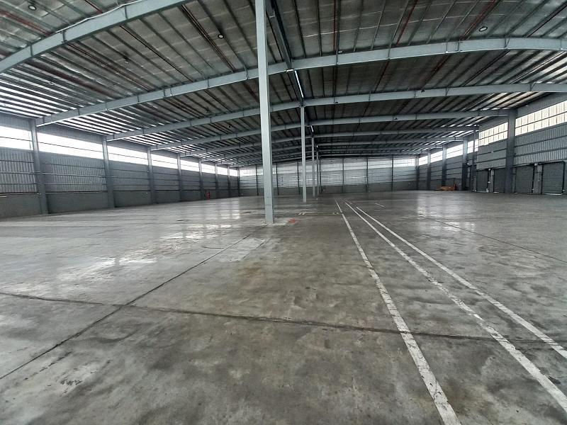 Excelente deposito AAA en alquiler de 5000 m2 cub en Parque Industrial Garin