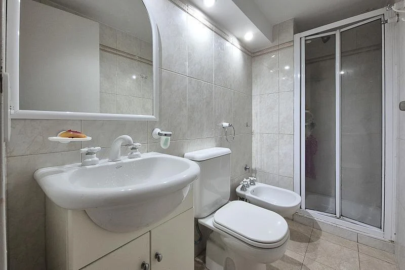 Venta Departamento 2 ambientes Luminoso Balcón Patio Cochera fija Parque Rivadavia Caballito