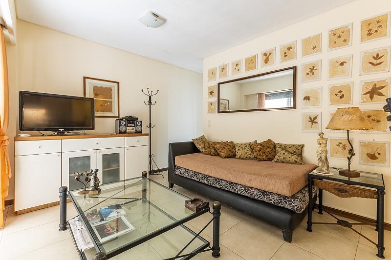 Venta Departamento 2 ambientes Luminoso Balcón Patio Cochera fija Parque Rivadavia Caballito