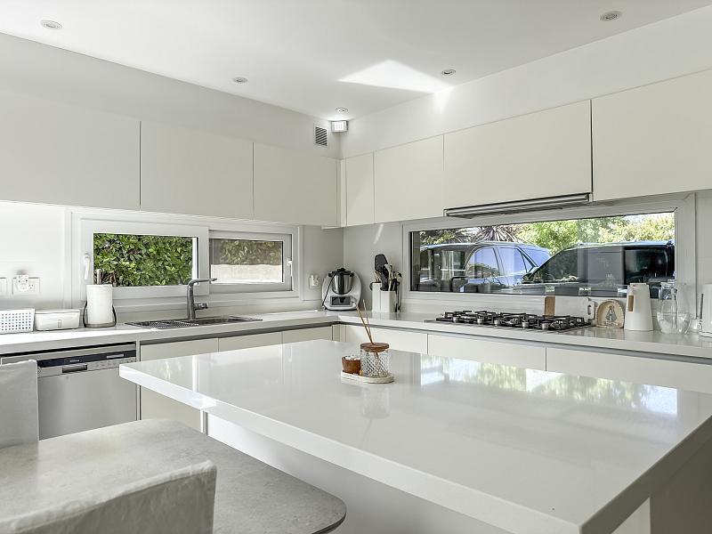 Excelente casa moderna en Ayres Plaza