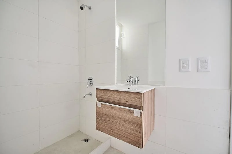 Venta Nuñez Amplio Monoambiente con patio en planta baja