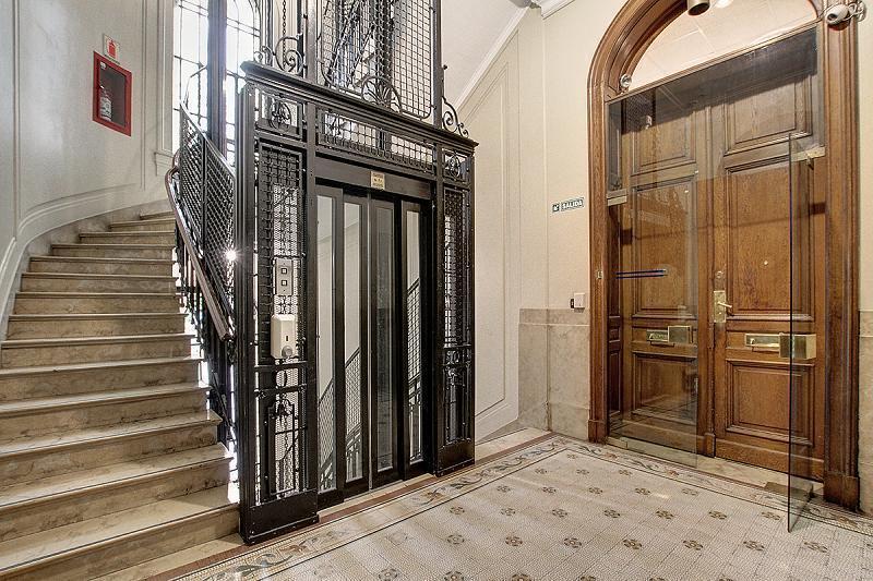 Foto de Impecable oficina de 400 M2 en Venta en edificio de estilo a metros del, imagen 2