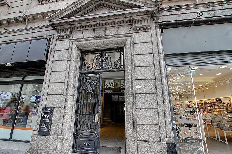 Impecable oficina de 400 M2 en Venta en edificio de estilo a metros del Congreso Nacional