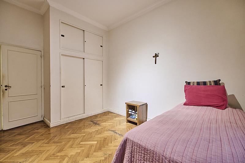 Excelente piso racionalista. Impecable. Recoleta