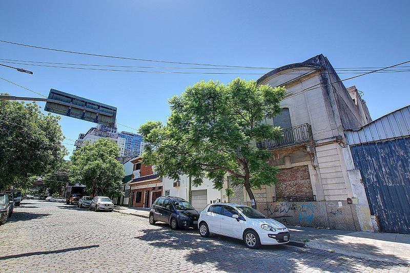 Excelente inmueble con salida a 2 calles de 17,30 mt lineales de frente, Fact constructiva 6.200m2