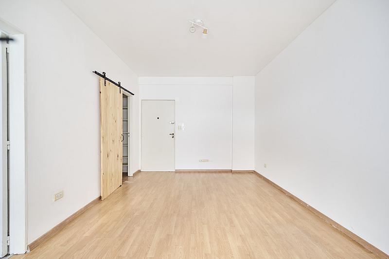Foto de Monoambiente con amplio patio con ducha. Galería techada. Vestidor, imagen 5