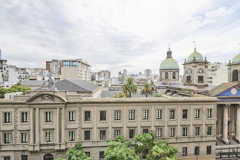 4 ambientes con dependencias. 2 baños. Luminoso. Seguridad. Recoleta