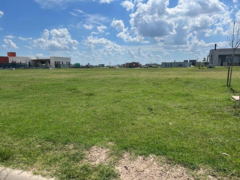 LOTE INTERNO en Santa Clara al Sur, cercano al acceso y área deportiva. Canning-San Vicente.