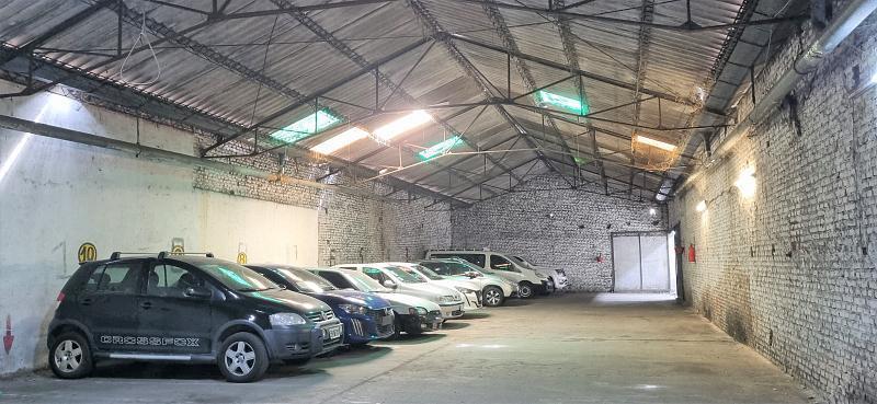 Depósito en Venta sobre Av. Mitre con gran frente y espacio libre de columnas interno