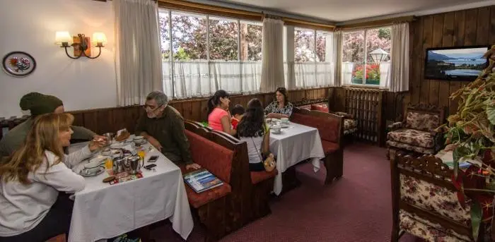 Hosteria en pleno centro de Bariloche, lote de 700m2 aprox, ideal destino comercial y turístico. 5