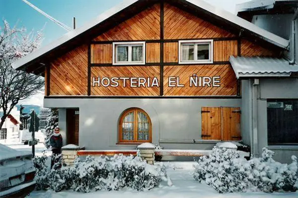 Hosteria en pleno centro de Bariloche, lote de 700m2 aprox, ideal destino comercial y turístico. 3