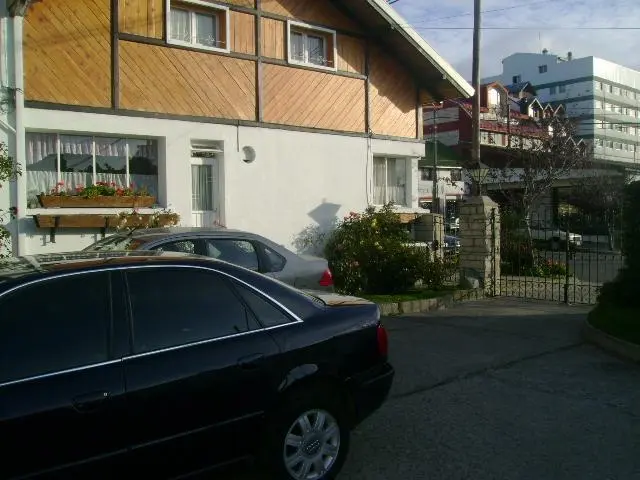 Hosteria en pleno centro de Bariloche, lote de 700m2 aprox, ideal destino comercial y turístico. 4