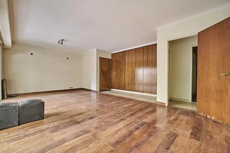 Venta Departamento 4 ambientes Amplio Semipiso Balcón Patio Cochera fija y Baulera Caballito 5