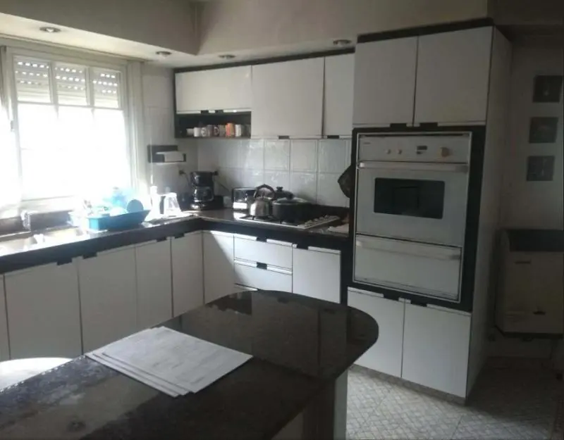 Chalet de 6 ambientes con parque y piscina en Monte Grande. 3