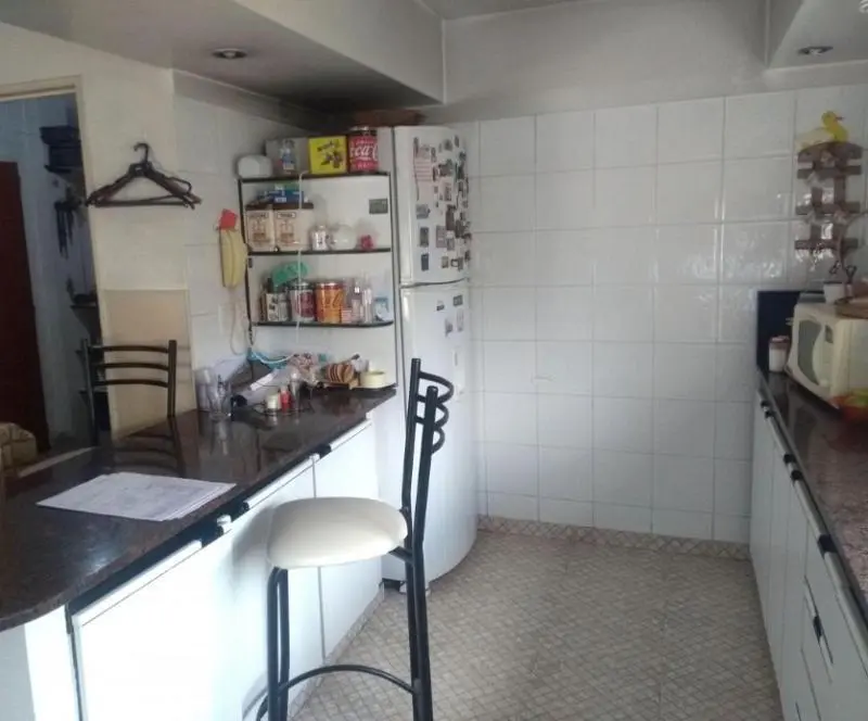 Chalet de 6 ambientes con parque y piscina en Monte Grande. 2