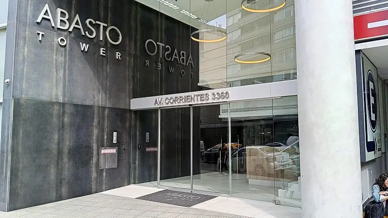 Oficina 1155 m2 en Abasto Edificio nuevo 22 metros de aventanamiento Tríplex Cocheras 2