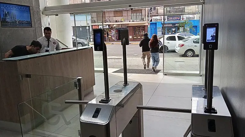 Oficina 1155 m2 en Abasto Edificio nuevo 22 metros de aventanamiento Tríplex Cocheras 4