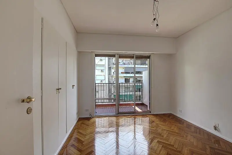 3 ambientes con cochera fija y baulera en Recoleta 5
