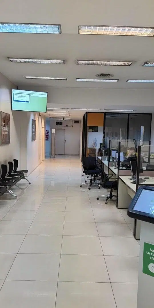 Local comercial en Callao al 100, zona muy comercial a metros de Corrientes, alto transito peatonal 2