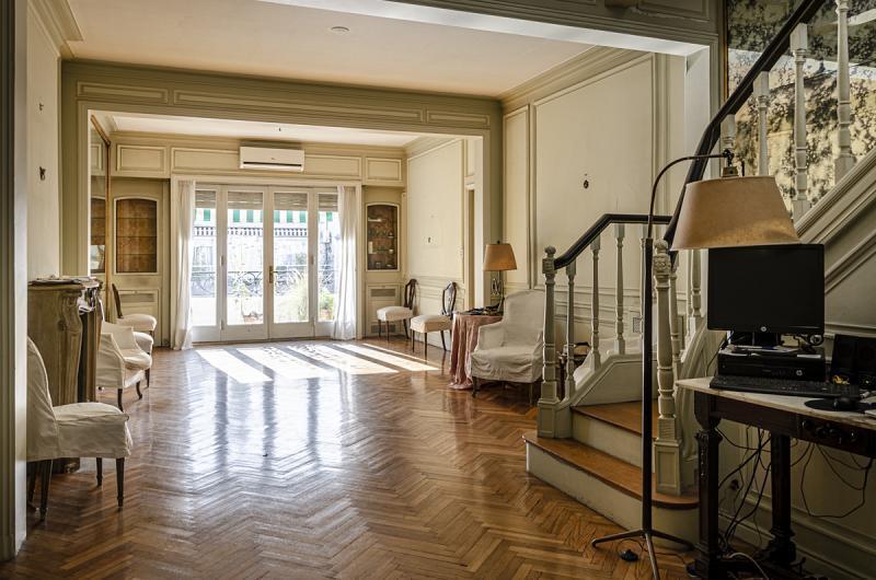 Excelente semipiso al frente con terraza de 120 metros y quincho en la mejor zona de Recoleta.