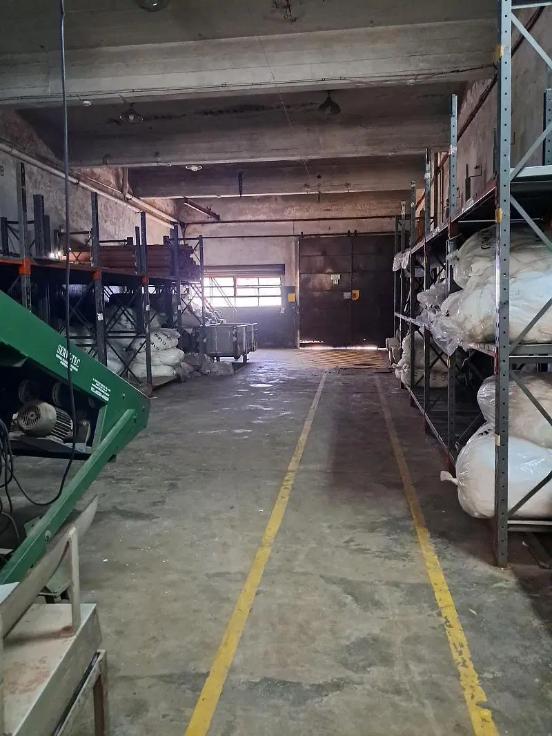 Depósito en venta, Florida a 2 cuadras de Gral. Paz. 2800?m² 2 plantas. sólida construcción 4