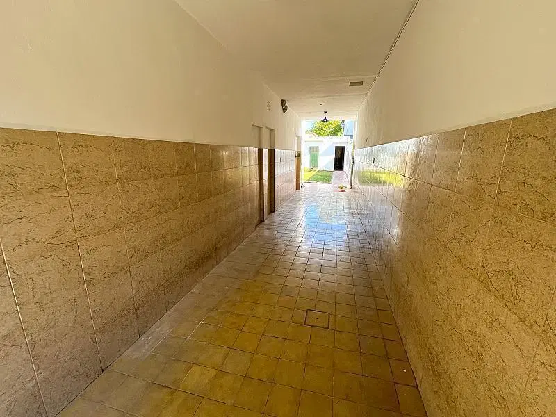 Casa de 4 ambientes con quincho y departamento a terminar al fondo. Monte Grande. 4