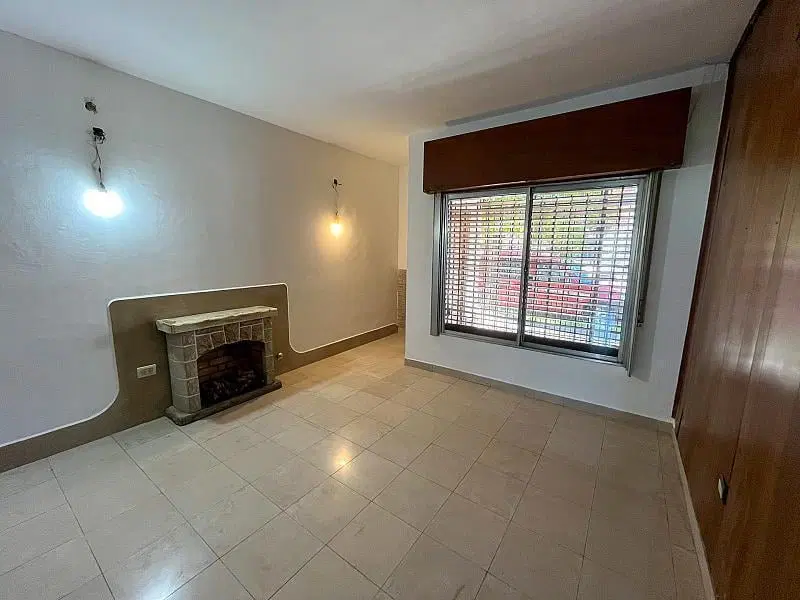 Casa de 4 ambientes con quincho y departamento a terminar al fondo. Monte Grande. 5
